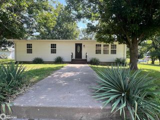 302 S  9th St, Oquawka, IL 61469