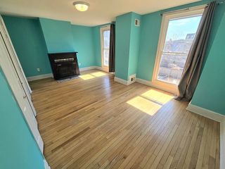 **ROOM FOR RENT**