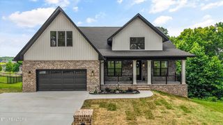 105 Mistletoeberry Rd, Oak Ridge, TN 37830