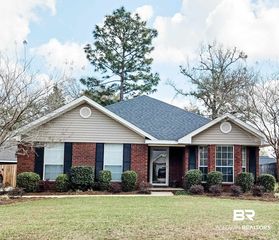 28366 Chateau Dr, Daphne, AL 36526