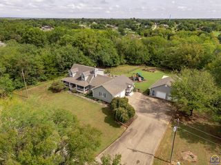 6288 Ridge View Dr, Ozawkie, KS 66070