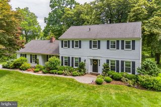 501 Fox Run Ln, Bryn Mawr, PA 19010
