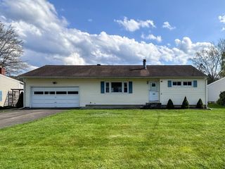 21 Meadow Ln, Apalachin, NY 13732