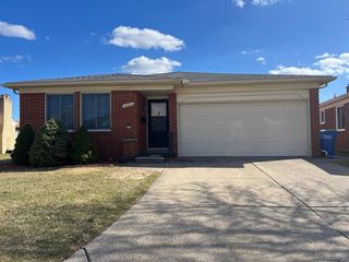 14922 La Grande Plz, Warren, MI 48088