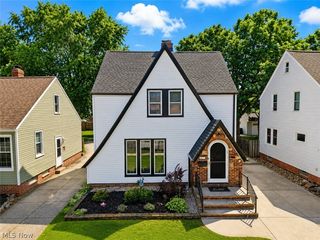 8005 Dresden Ave, Parma, OH 44129