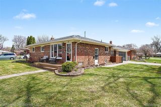 7710 Lear Ct, Westland, MI 48185