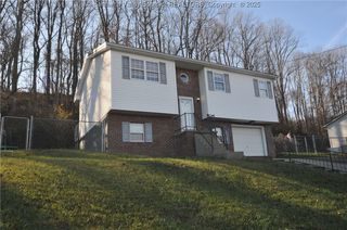 111 Phyllis Dr, Charleston, WV 25302