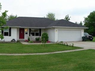 224 E  2nd St, Marshfield, MO 65706