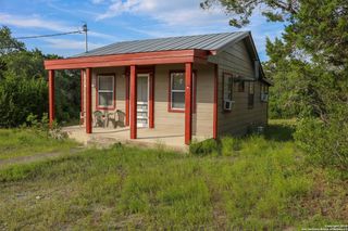 1820 Private Road 233, Hondo, TX 78861