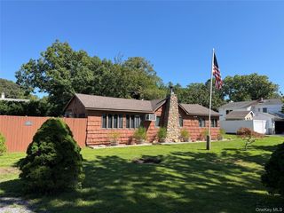1 Beaver Street, East Patchogue, NY 11772