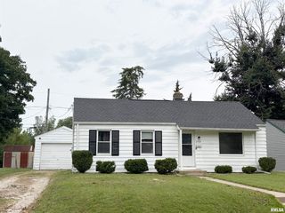2107 W  Gilbert Ave, Peoria, IL 61604