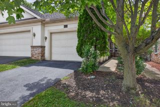 121 Creekgate Ct, Millersville, PA 17551