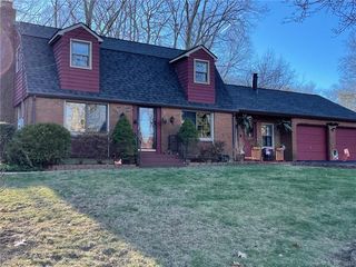 19 Inchcliffe Dr, Gales Ferry, CT 06335