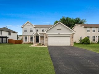 674 Maple Dr, Streamwood, IL 60107