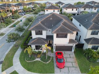 8824 NW 161st Ter, Miami Lakes, FL 33018