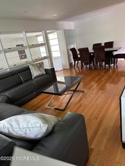 172 Larchwood Ave, Oakhurst, NJ 07755