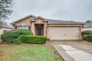 701 Lazy Crest Dr, Fort Worth, TX 76140