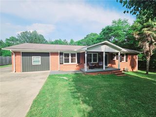 10 Frederick Rd, Ware Shoals, SC 29692