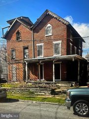 908 W  7th St, Chester, PA 19013