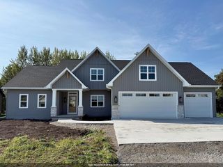 W5875 Delta Dr, Menasha, WI 54952