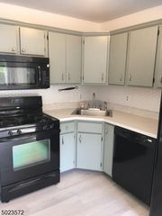 105 SPRUCE HILLS DR, Glen Gardner, NJ 08826