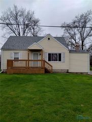 1530 Pemberville Rd, Northwood, OH 43619