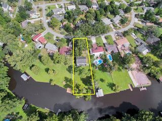 2436 CEDAR SHORES Circle, Jacksonville, FL 32210