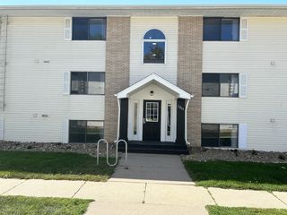 1313 Oakland Rd NE #6, Cedar Rapids, IA 52402