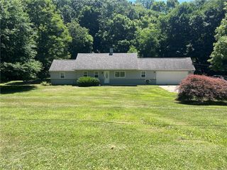 2055 Chestnut St, Coshocton, OH 43812