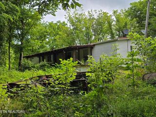779 Pawpaw Rd, Thorn Hill, TN 37881