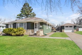 920 Cypress St S, Cambridge, MN 55008