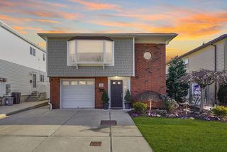 21 Deserre Ave, Staten Island, NY 10312