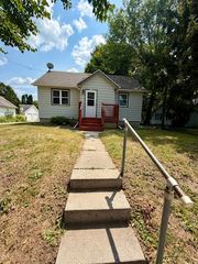 1217 Macarthur Ave, Sheboygan, WI 53083
