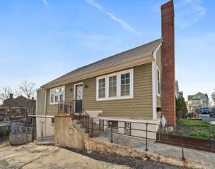 15 Ainsley St, Dorchester, MA 02122
