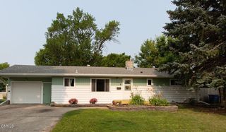 2011 9th St S, Moorhead, MN 56560