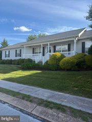 5 Kimberly Ann Ln, New Oxford, PA 17350
