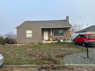 907 S  8th Ave, Yakima, WA 98902