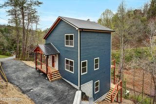 1715 Walker Trl, Sevierville, TN 37876