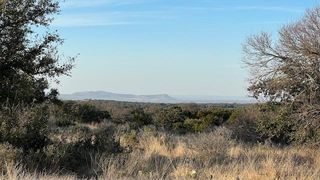 285 Comanche Rdg, Round Mountain, TX 78663
