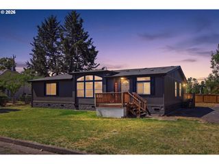 345 N  6th St, Harrisburg, OR 97446