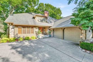 20180 Village Dr, Beverly Hills, MI 48025