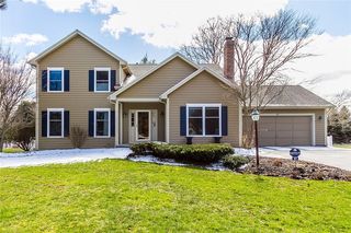 82 Falcon Trl, Pittsford, NY 14534