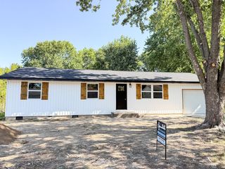 619 W Elm Street, Aurora, MO 65605