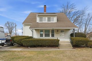 32203 Jefferson Ave, Saint Clair Shores, MI 48082