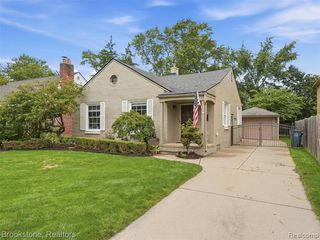 2275 Dorchester Rd, Birmingham, MI 48009
