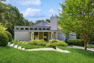 67 S  Breeze Dr E, East Hampton, NY 11937