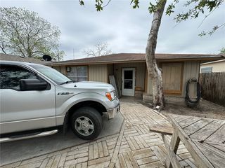 717 Bosquez St, Robstown, TX 78380