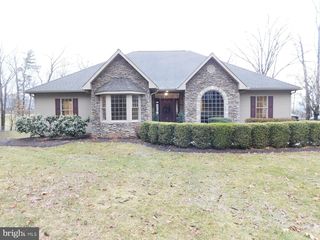 2471 Edgewood Dr, Tyrone, PA 16686