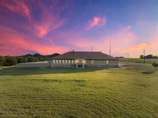 1435 Morrison Dr, Glen Rose, TX 76043