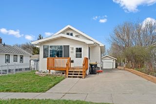 606 N  10th St, Bismarck, ND 58501